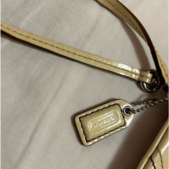 COACH cream parent wristlet. USED - Picture 4 of 4